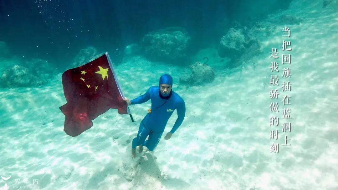 “倒挂金钩亲嘴？清朝人端AK？”哈哈古早婚纱照能有多炸裂！！